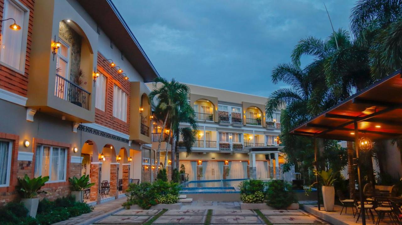 Ragazzi Resort Hotel Naga  Exterior photo